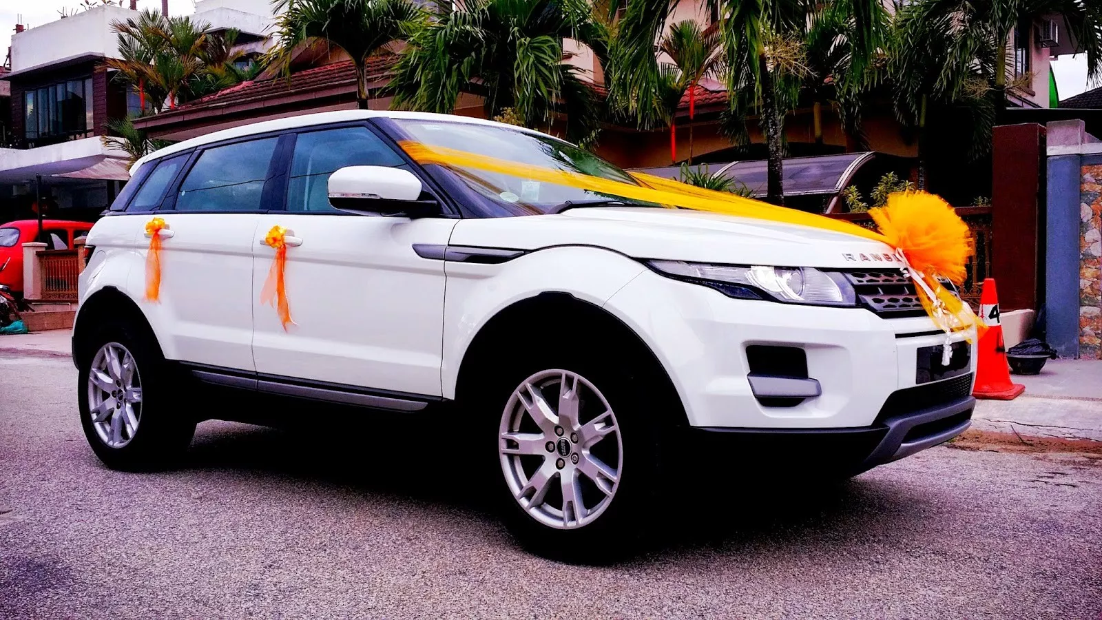 LAND ROVER - RANGE ROVER - EVOQUE Hire For Wedding